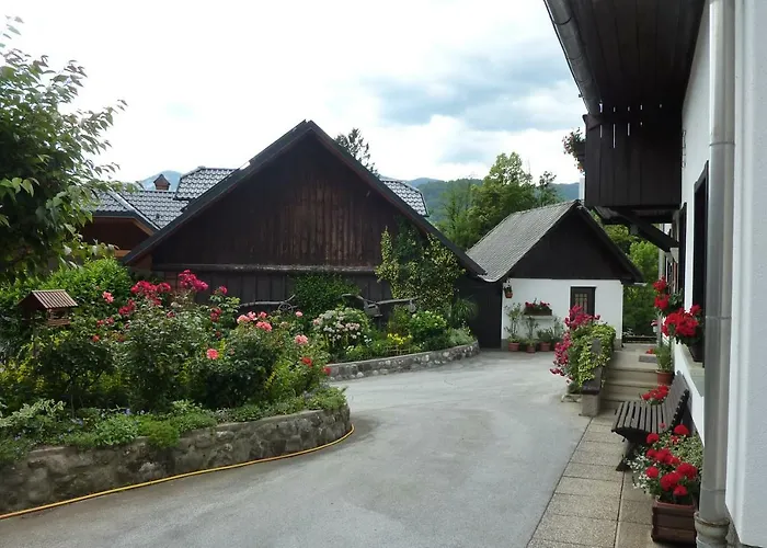 Bivanje na kmetiji Turisticna Kmetija Zerovc *